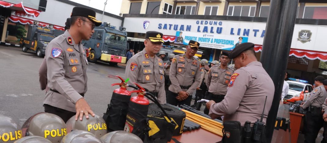 Polres Lamongan Cek Kesiapan Personel Dan Perlengkapan PHH 