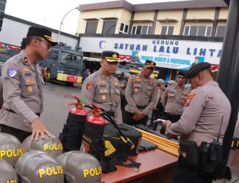 Polres Lamongan Cek Kesiapan Personel Dan Perlengkapan PHH 