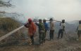 Sinergi Cepat Tanggap, Babinsa Koramil 0812/06 Ngimbang Bersama Tim Gabungan Berhasil Padamkan Titik Api di Area Limbah PT KTM