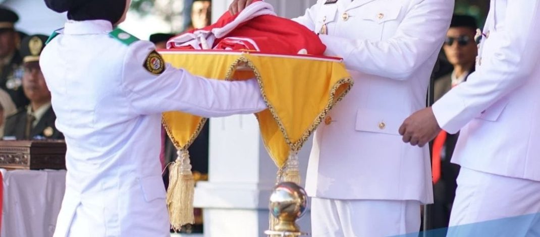 Gelar Upacara Penurunan Bendera HUT ke-81 Kemerdekaan RI, Wabup Jeneponto Bertindak Sebagai Inspektur