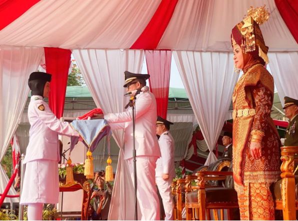 Teddy Meilwansah Pimpin Upacara HUT ke-81 RI, Kobarkan Semangat Nasionalisme di Kabupaten OKU