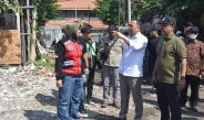 Wali Kota Eri Tertibkan Pengolahan Sampah Ilegal di Keputih Surabaya